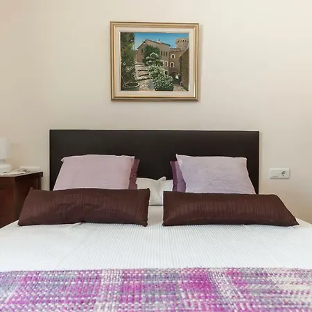 Apartman Lets Holidays Centric With Parking 2